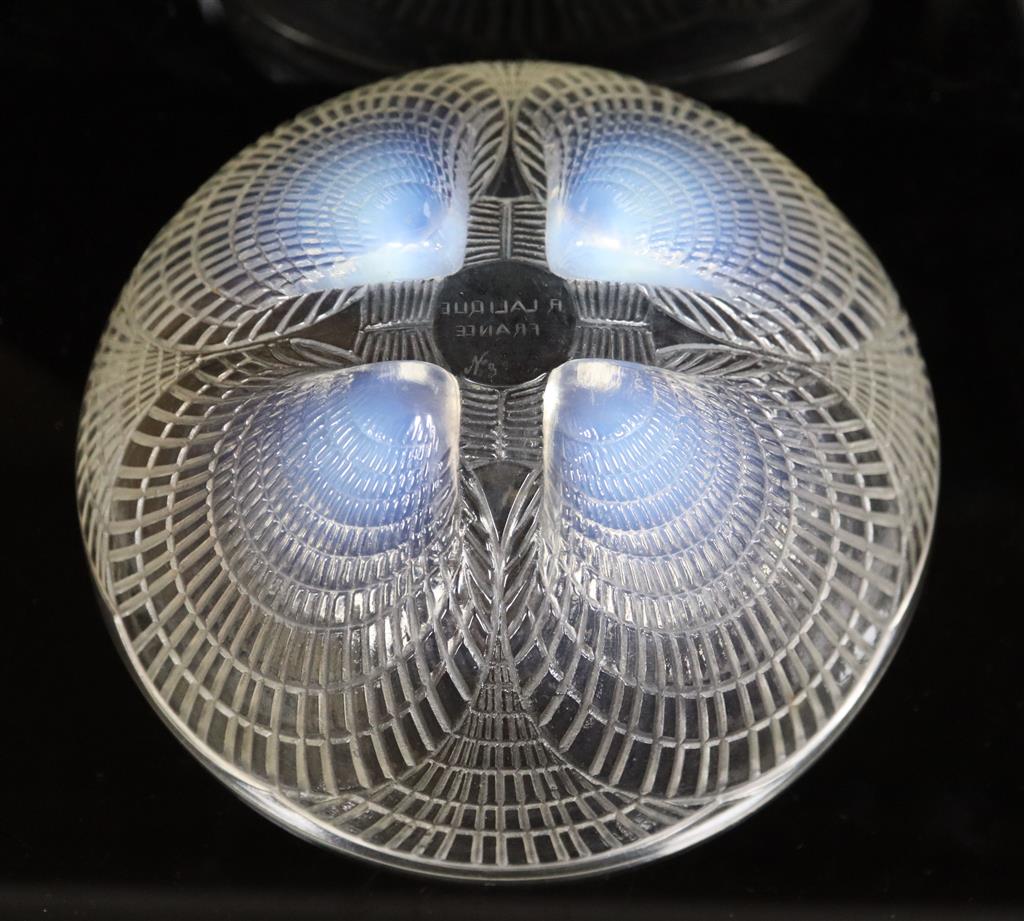 René Lalique. A pre-war opalescent glass Coquilles pattern bowl, no.3203, designed in 1924, 16cm diameter